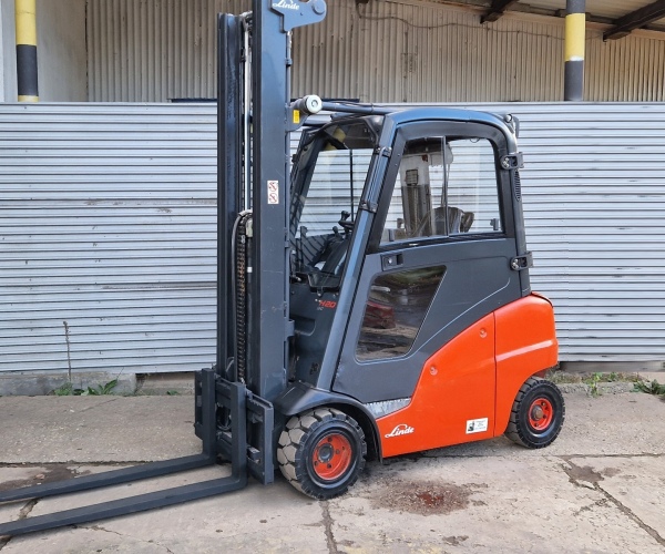 Linde 2000kg triplex 2017r  (00cc) 