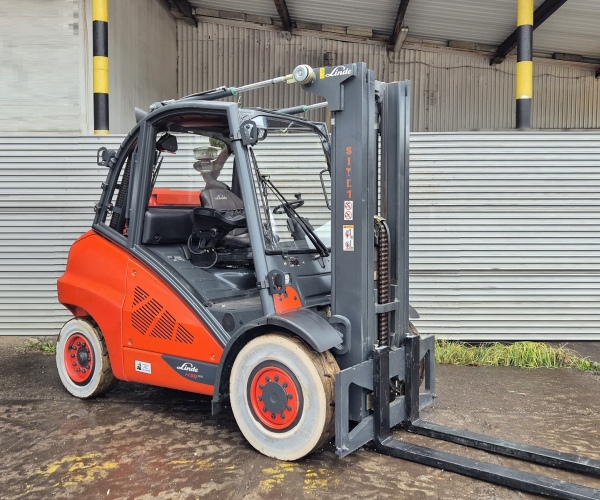 Linde 5000kg triplex 2016r    (01dc)   
