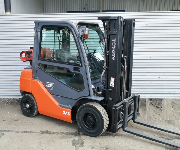 Toyota 2500kg triplex 2016r (5ac)   