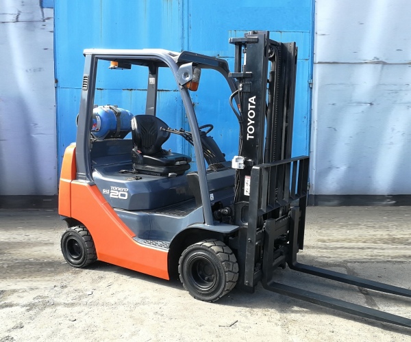 Toyota 2000kg 2015r (5aa) 