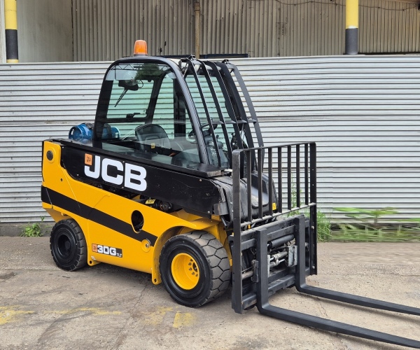 JCB 3000kg teleskopowy 2016r (5dj)