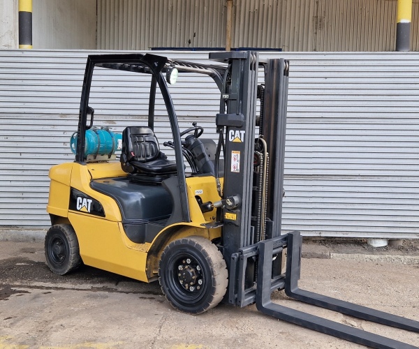 Caterpillar  2500kg  triplex  2014r (6bc)   (1)