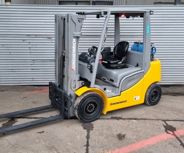 Jungheinrich 2500kg triplex 2017r  (2bf)  