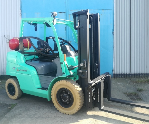 Mitsubishi 4000kg  2016r   (7za)   