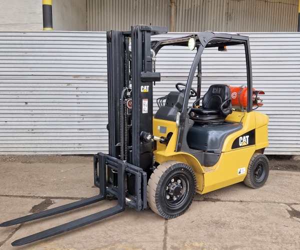 Caterpillar  2500kg  triplex  2016r (4be)   