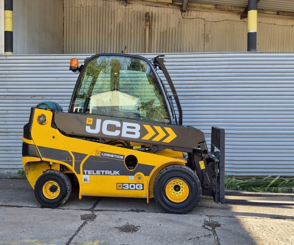 JCB 3000kg teleskopowy 2018r (9de) 