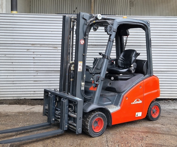Linde 2000kg triplex 2015r  (5bc)  