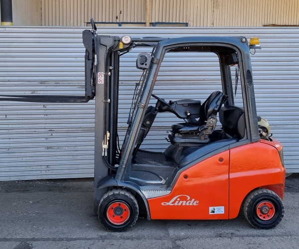 Linde 2000kg triplex 2015r  (2bd)  