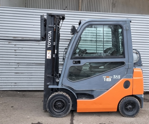 Toyota 1800kg triplex  2016r (2bb) 