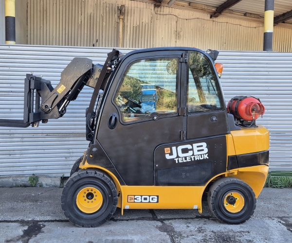 JCB 3000kg teleskopowy 2013r (00dc)  