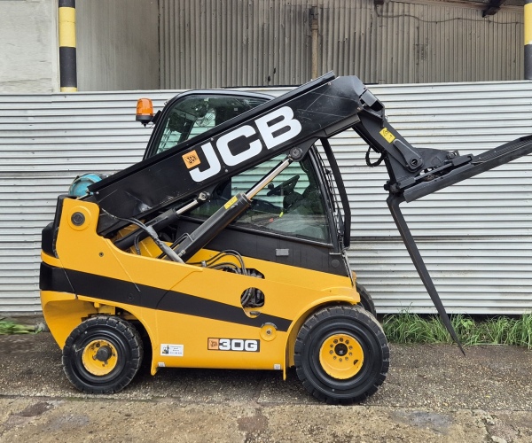 JCB 3000kg teleskopowy 2018r (9dd)  