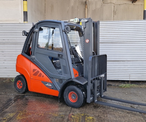Linde 2500kg triplex 2014r (01cb)