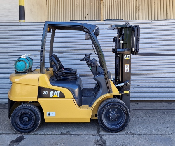 Caterpillar  3000kg triplex 2013r (5bd)   